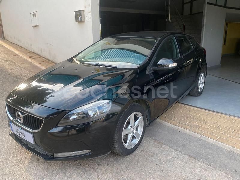 Usado Volvo V40 Kinetic 120 CV (88 kW) 2017 Negro Familiar