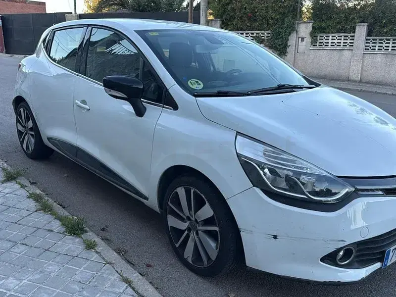 Usado Renault Clio IV Dynamique 90 CV (66 kW) 2014 Blanco Berlina