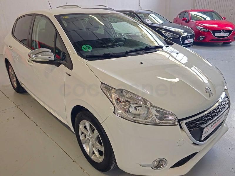 Usado Peugeot 208 Style 82 CV (60 kW) 2014 Blanco Utilitario