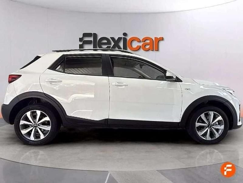Usado Kia Stonic 84 CV (61 kW) 2023 Blanco SUV