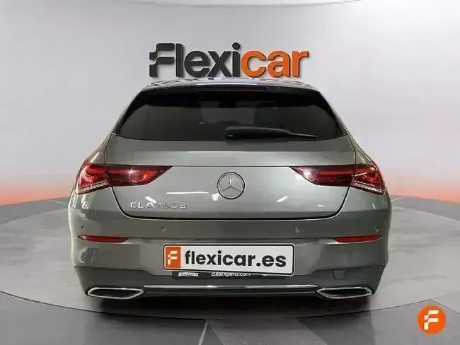 Usado Mercedes CLA180 116 CV (85 kW) 2022 Gris Coupe