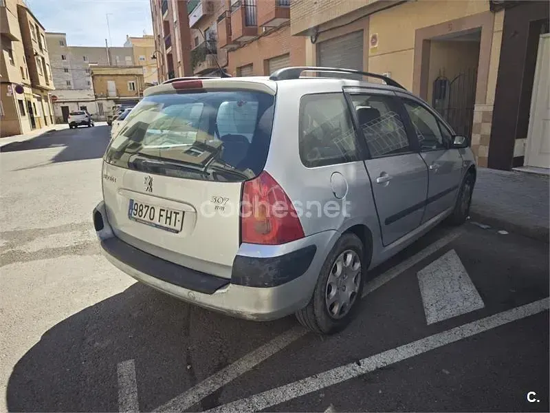 Usado Peugeot 307 90 CV (66 kW) 2006 Gris / plata Familiar