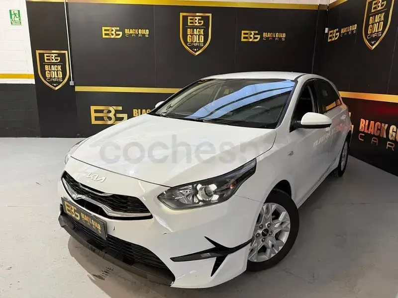 Usado Kia Ceed 120 CV (88 kW) 2024 Blanco Utilitario