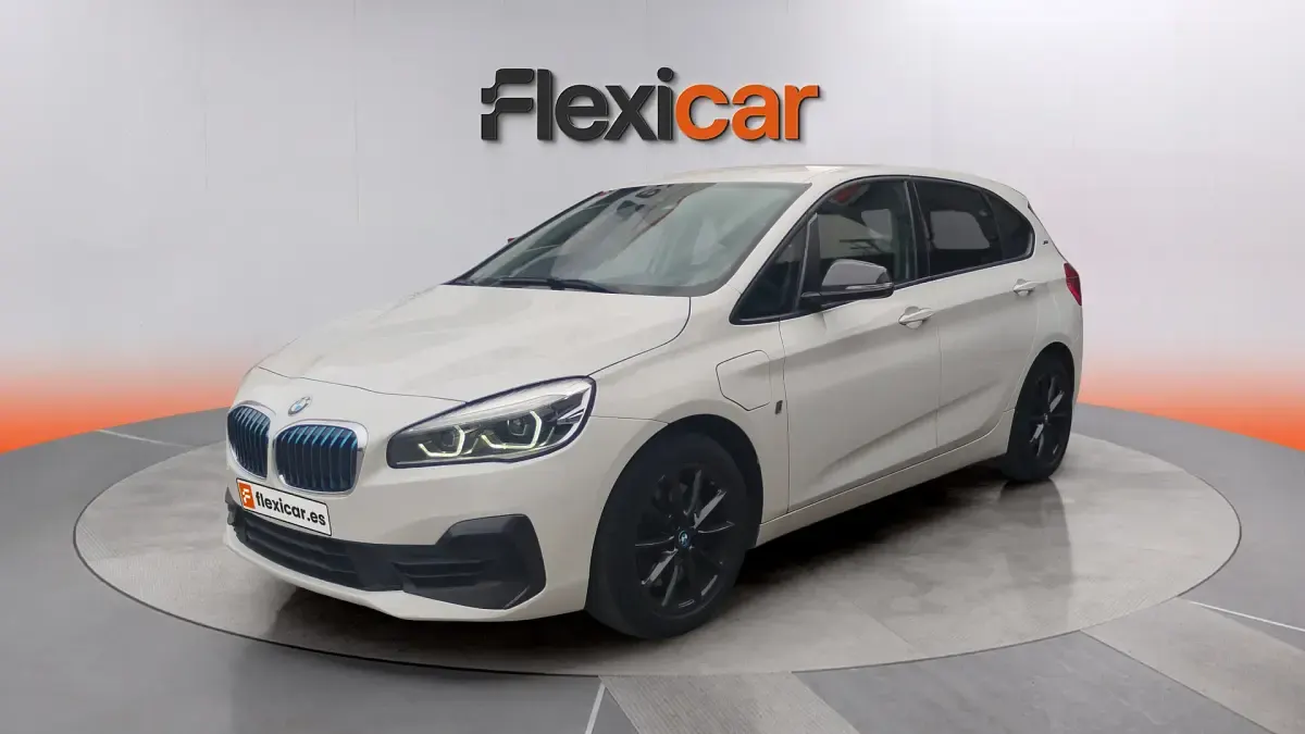 Usado BMW 225 Active Tourer iPerformance 224 CV (164 kW) 2019 Blanco Monovolumen