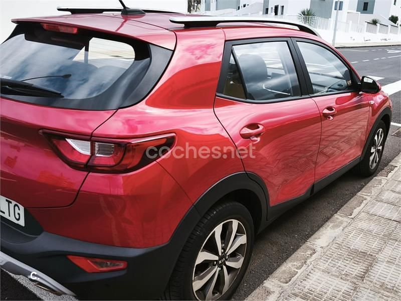Usado Kia Stonic 100 CV (73 kW) 2021 Rojo SUV