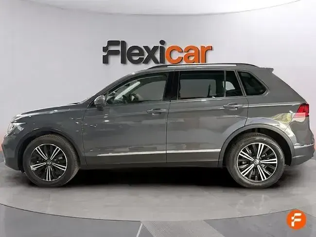 Usado VW Tiguan Life 150 CV (110 kW) 2021 Gris SUV