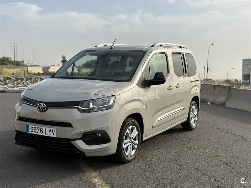 Usado Toyota Proace Verso Active 131 CV (96 kW) 2022 Beige Familiar