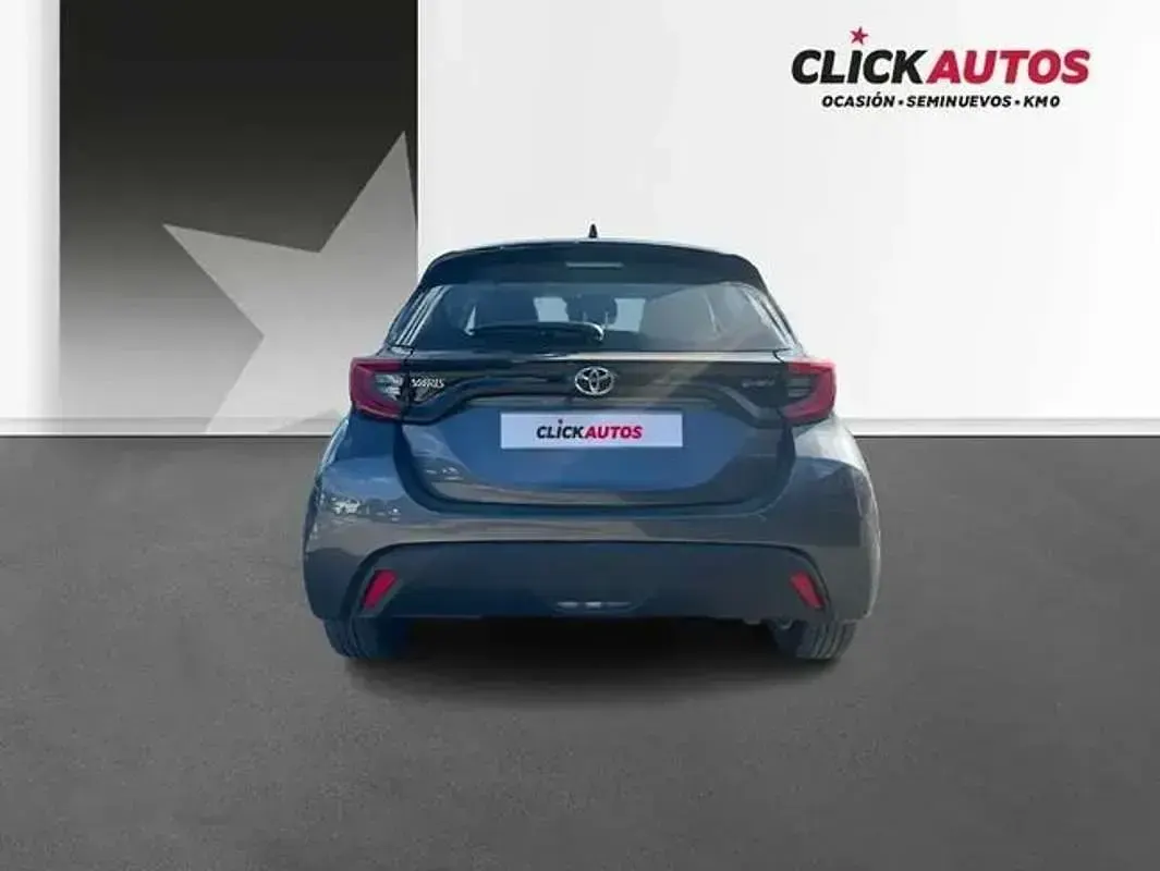 Usado Toyota Yaris Active 116 CV (85 kW) 2025 Gris Utilitario