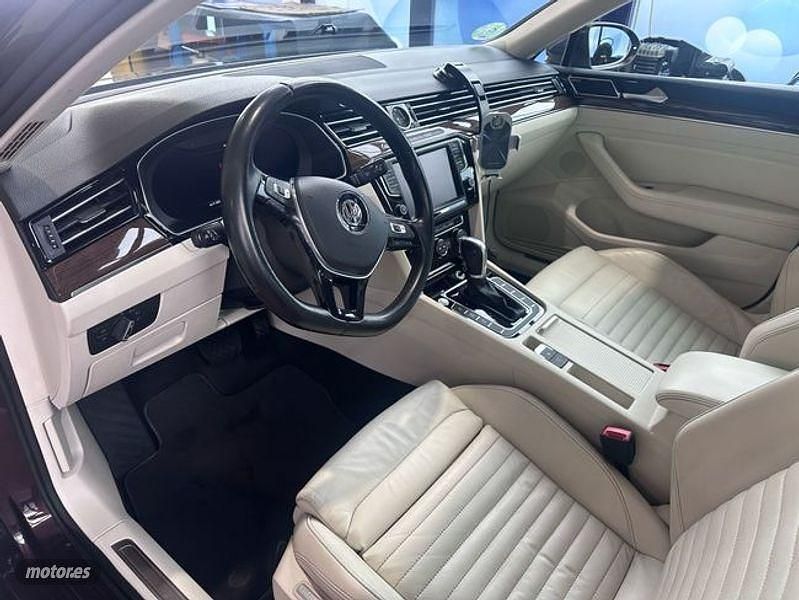 Usado VW Passat Sportline 241 CV (177 kW) 2017 Granate Berlina