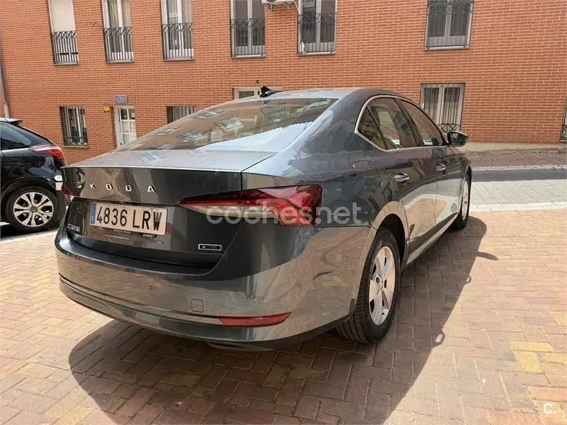 Käytetty Skoda Octavia Style 150 HP (110 kW) 2021 Harmaa Farmari