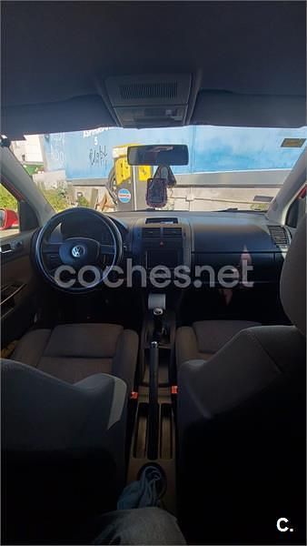 Usado VW Polo Trendline 75 CV (55 kW) 2004 Granate Utilitario