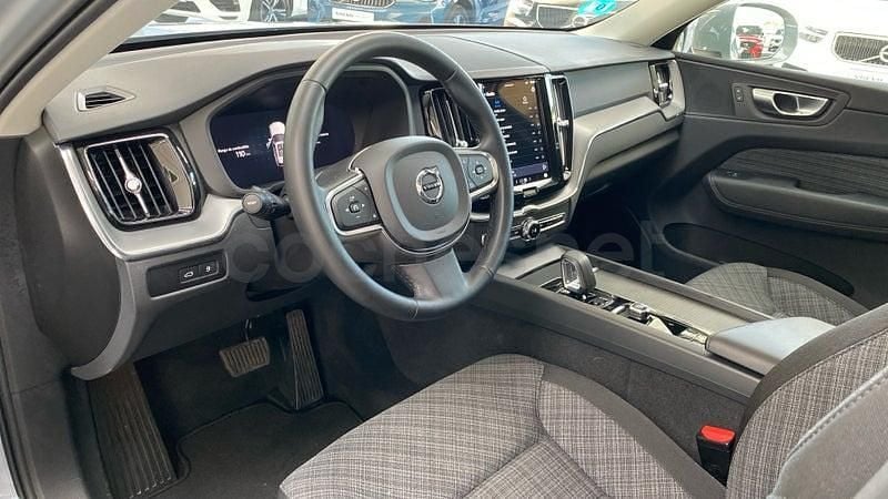 Usado Volvo XC60 Core 350 CV (257 kW) 2023 Gris / plata SUV