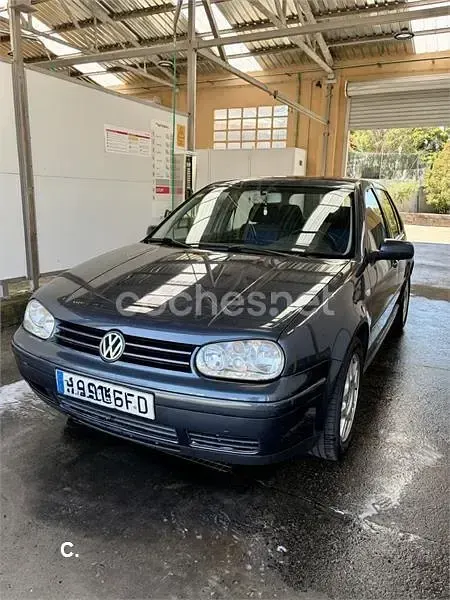 Usado VW Golf IV 110 CV (80 kW) 2001 Gris / plata Berlina