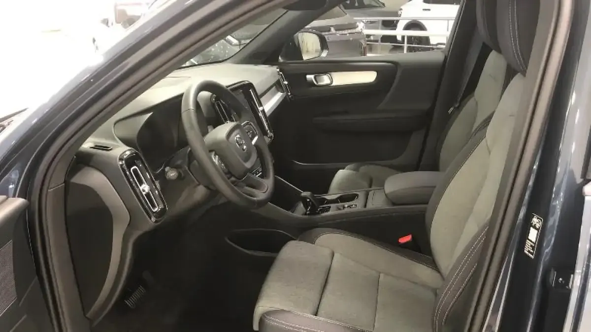 Nuevo Volvo XC40 Core 163 CV (119 kW) 2026 Azul SUV