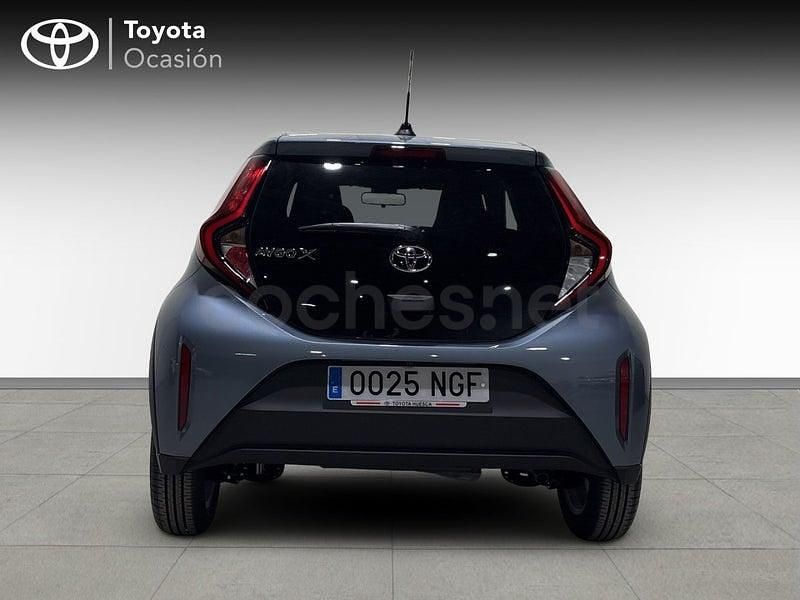 Nuevo Toyota Aygo X Play 72 CV (52 kW) 2025 Gris / plata SUV