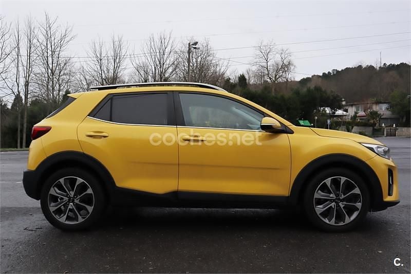 Usado Kia Stonic 110 CV (80 kW) 2017 Amarillo SUV