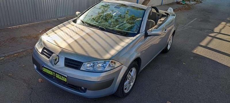 Usado Renault Mégane Cabriolet Dynamique 135 CV (99 kW) 2006 Beige Descapotable