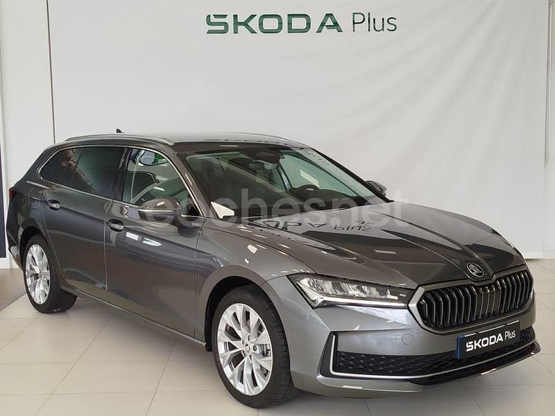 Gris Usado 2025 Skoda Superb Selection Familiar | 38.900 € (Un poco caro) - Imagen 1/4