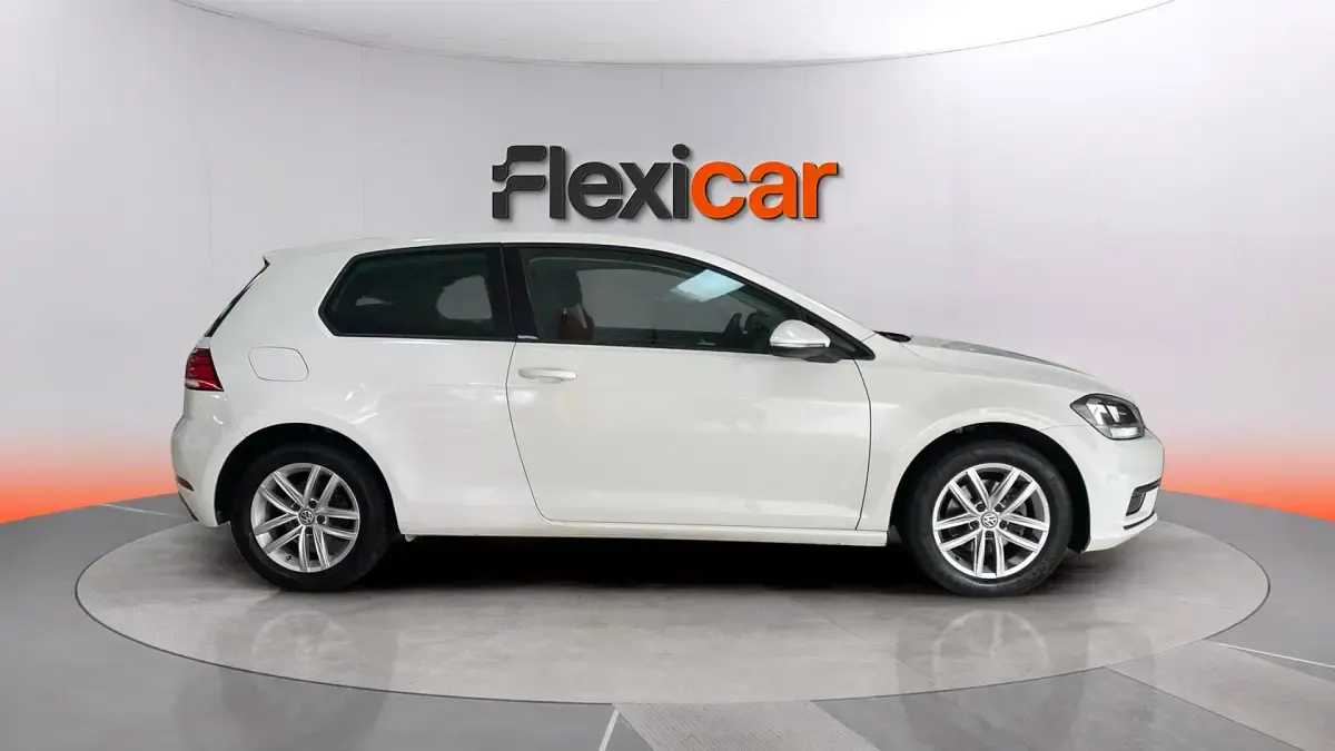 Usado VW Golf VII Advance 125 CV (91 kW) 2017 Blanco Berlina