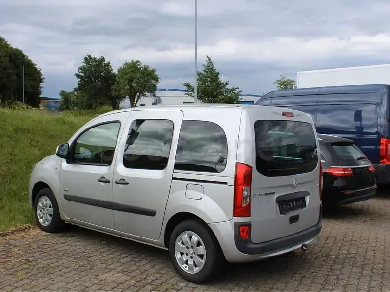 Usado Mercedes Citan 111 110 CV (80 kW) 2018 Gris / plata Monovolumen