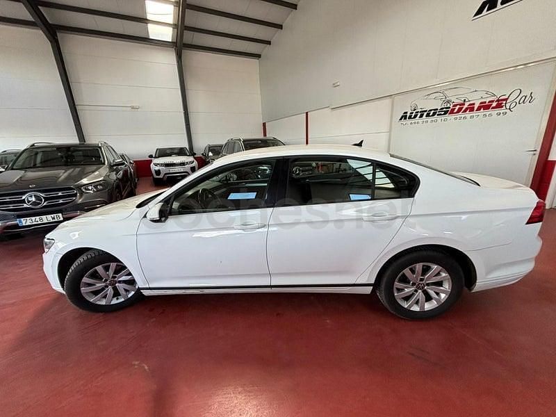 Usado VW Passat Business 150 CV (110 kW) 2021 Blanco Berlina