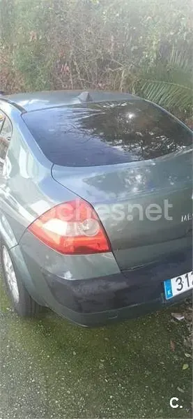 Usado Renault Mégane Dynamique 100 CV (73 kW) 2004 Verde Berlina