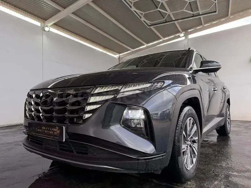 Usado Hyundai Tucson 115 CV (84 kW) 2022 Gris / plata SUV