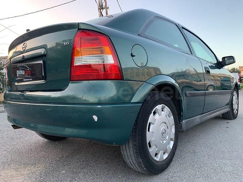 Usado Opel Astra Club 84 CV (61 kW) 2003 Verde Berlina