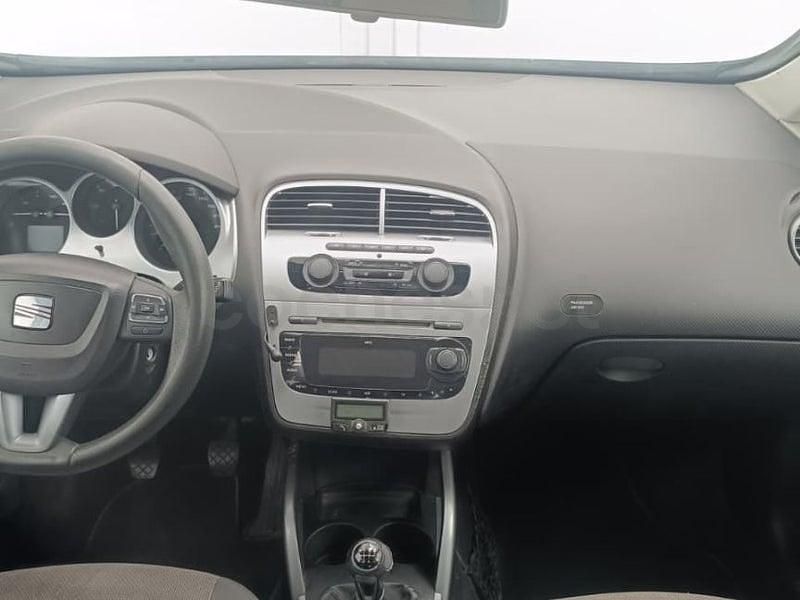 Usado Seat Altea XL Style 105 CV (77 kW) 2010 Gris / plata Monovolumen