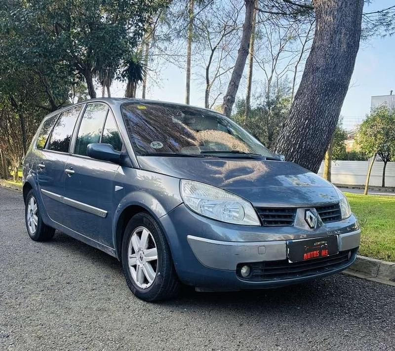 Usado Renault Grand Scénic II Dynamique 131 CV (96 kW) 2007 Plateado Monovolumen