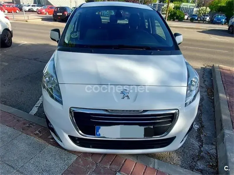 Usado Peugeot 5008 Active 115 CV (84 kW) 2013 Blanco Monovolumen