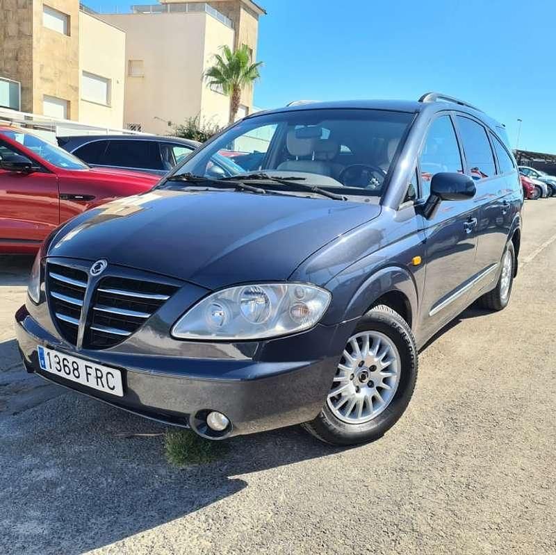 Usado Ssangyong (KGM) Rodius 165 CV (121 kW) 2007 Negro Monovolumen