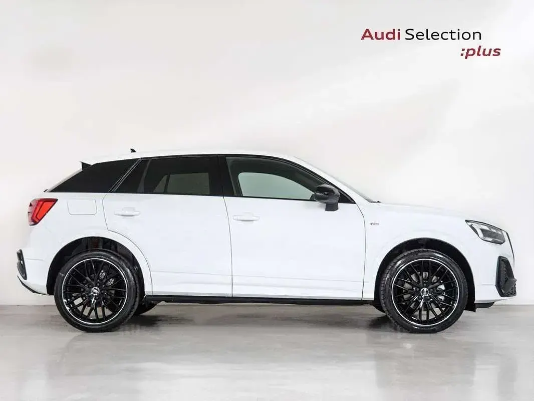 Usado Audi Q2 Black Edition 150 CV (110 kW) 2025 Blanco SUV