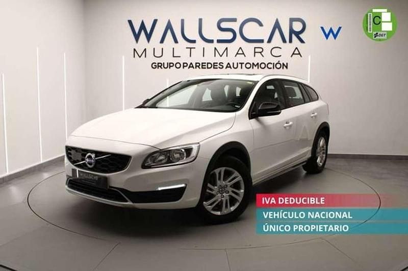 Usado Volvo V60 Momentum 151 CV (111 kW) 2016 Blanco Familiar