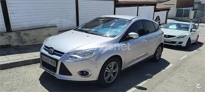 Usado Ford Focus Trend 125 CV (91 kW) 2013 Gris / plata Berlina