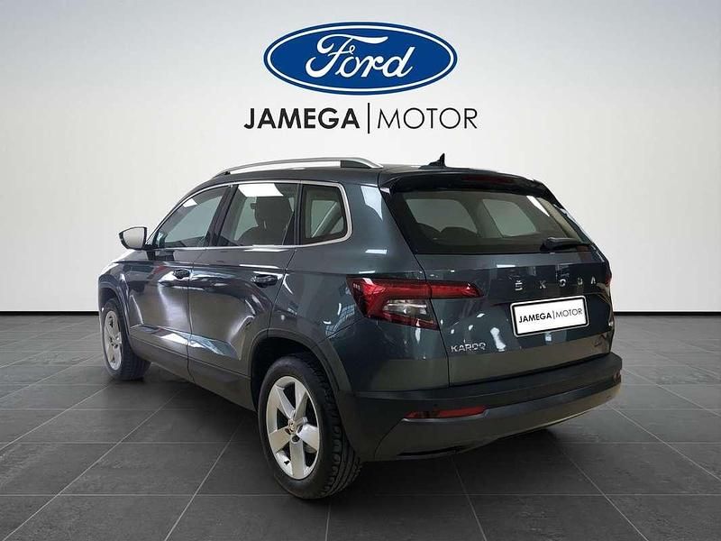 Usado Skoda Karoq Ambition 150 CV (110 kW) 2022 Gris SUV