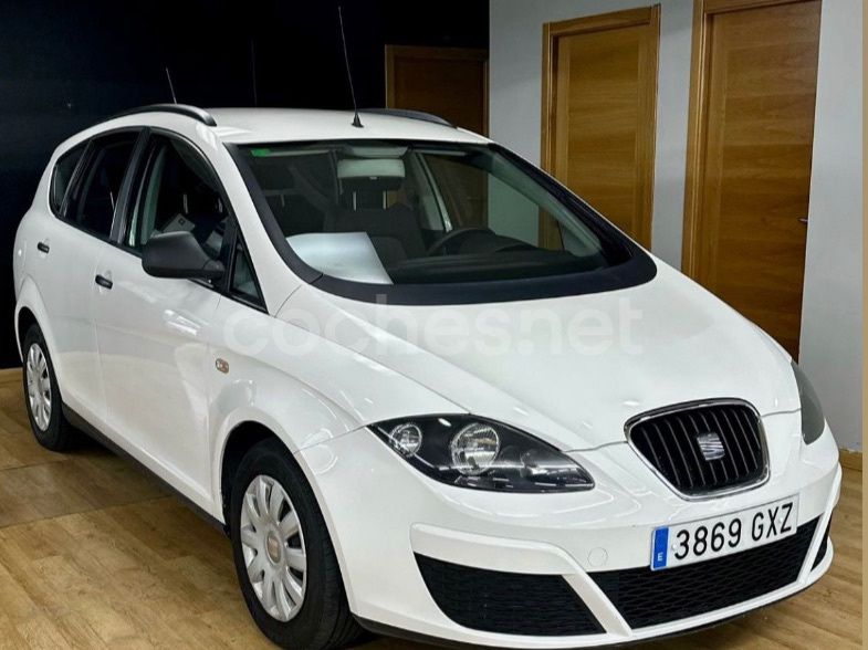 Blanco Usado 2010 Seat Altea XL Monovolumen | 3999 € (Precio justo) - Imagen 1/4