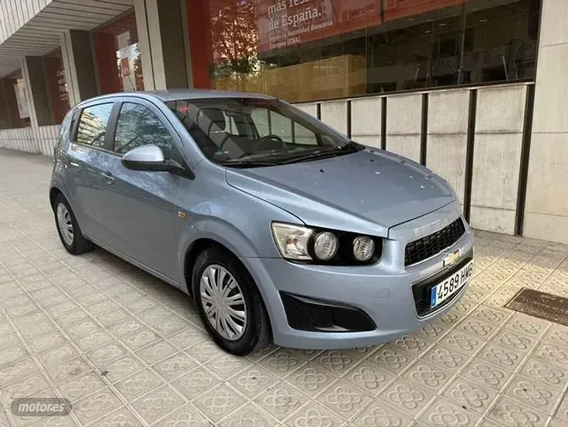 Usado Chevrolet Aveo LS 84 CV (61 kW) 2012 Gris Berlina