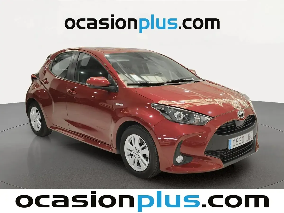 Usado Toyota Yaris Active 116 CV (85 kW) 2021 Rojo Utilitario