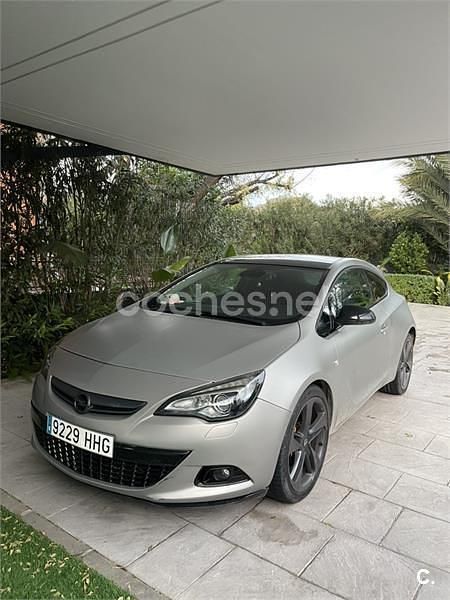 Usado Opel Astra GTC Sportive 165 CV (121 kW) 2011 Gris / plata Berlina