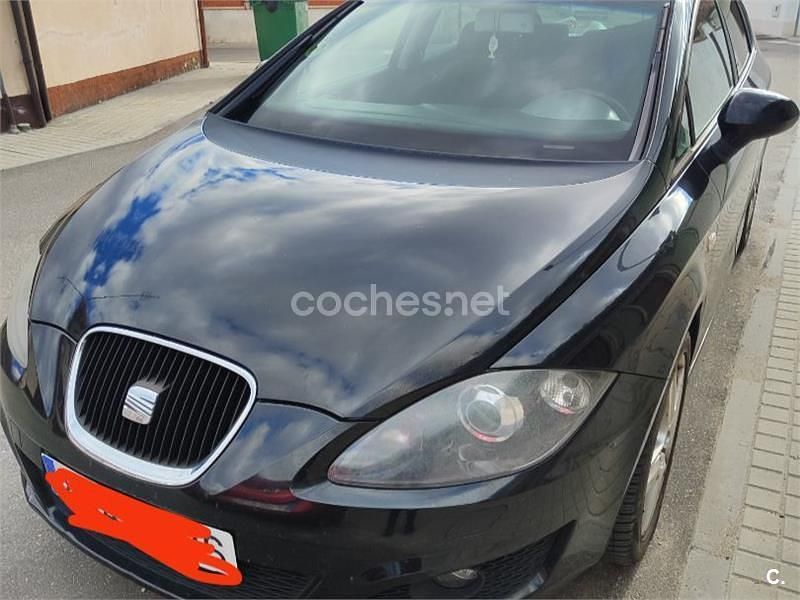 Usado Seat Leon Reference 105 CV (77 kW) 2014 Negro Berlina
