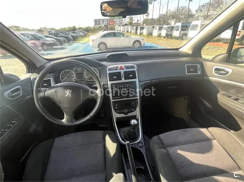 Usado Peugeot 307 90 CV (66 kW) 2003 Gris / plata Familiar