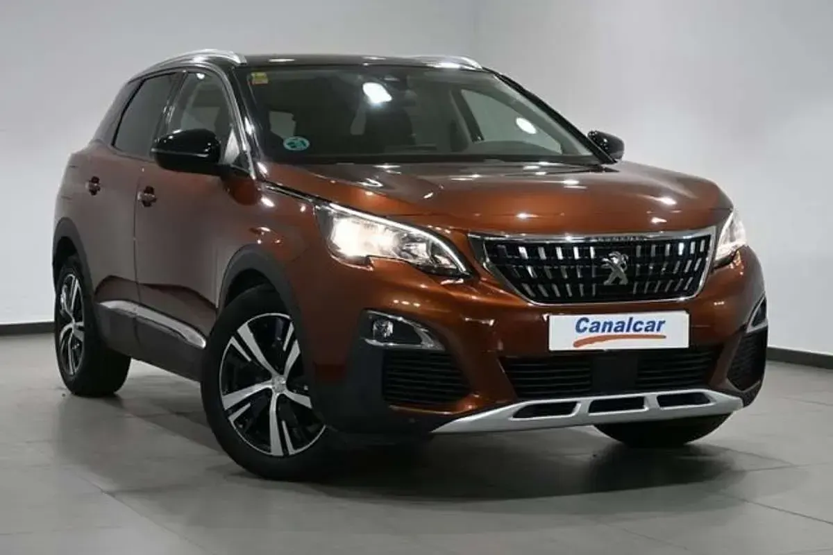 Usado Peugeot 3008 Allure 150 CV (110 kW) 2017 Marrón SUV