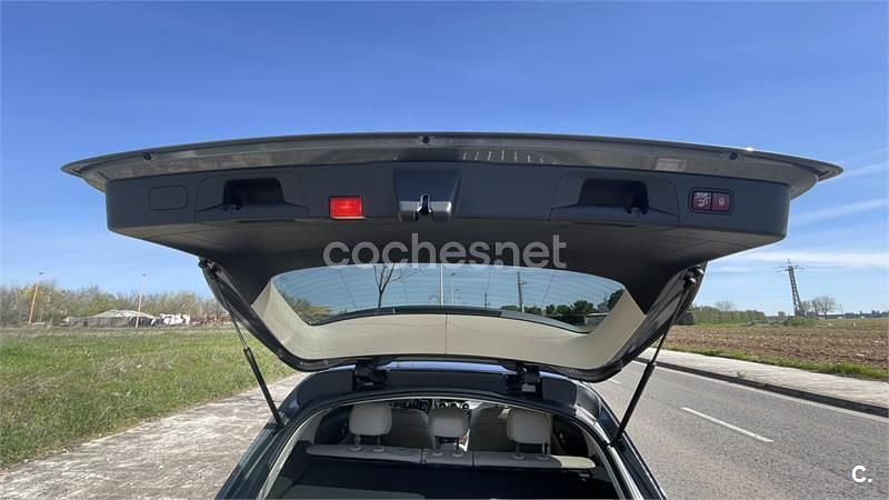 Usado Mercedes GLC220 194 HP (142 kW) 2022 Azul SUV
