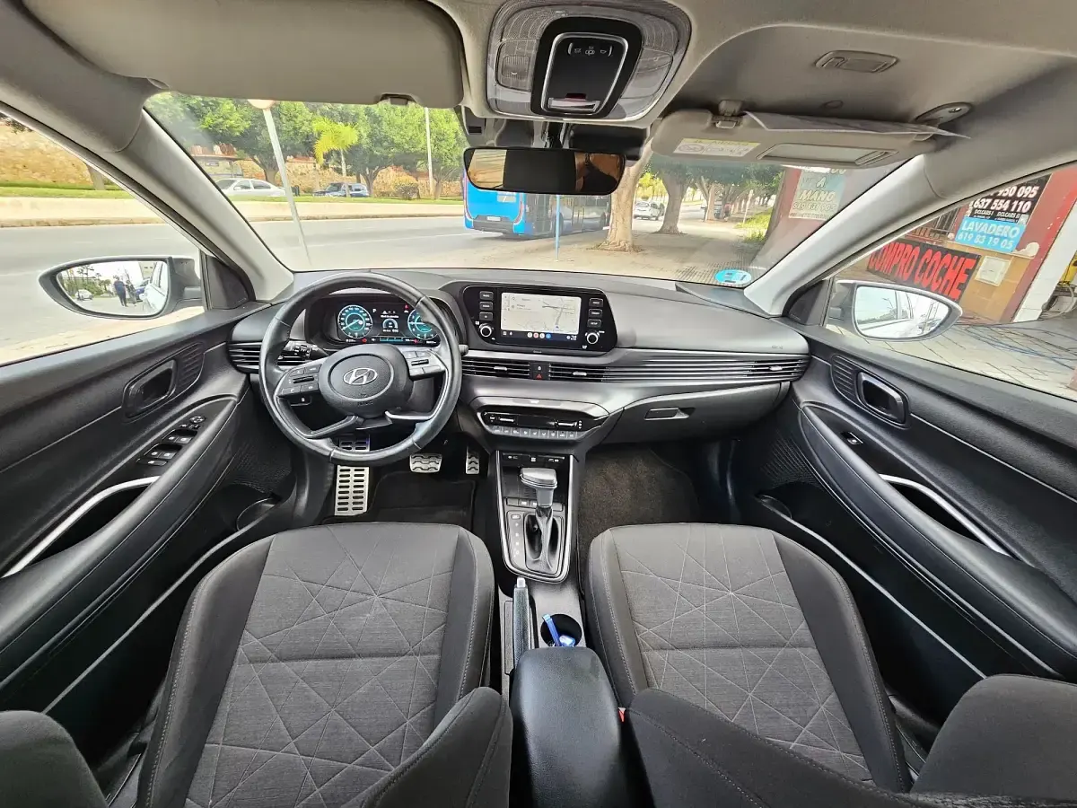 Usado Hyundai Bayon 100 CV (73 kW) 2021 Blanco SUV
