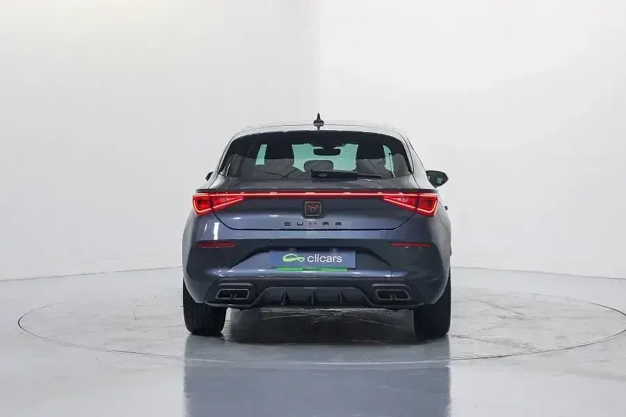 Begagnad Cupra Leon 150 HK (110 kW) 2023 Grå Sedan