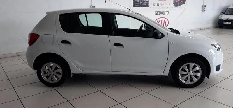 Usado Dacia Sandero Ambiance 75 CV (55 kW) 2016 Blanco Berlina