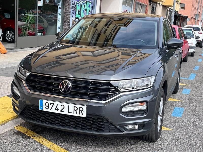Usado VW T-Roc Edition 115 CV (84 kW) 2021 Gris / plata SUV