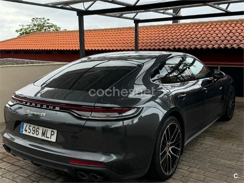Usado Porsche Panamera 560 CV (411 kW) 2022 Negro Utilitario