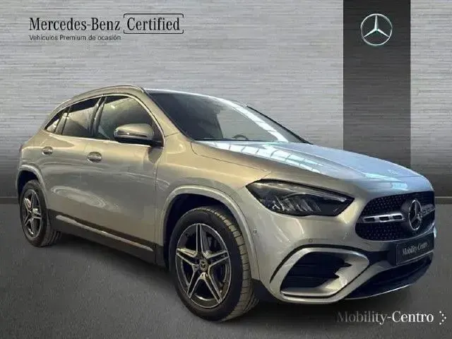 Usado Mercedes GLA250 218 CV (160 kW) 2025 Plata hightech SUV
